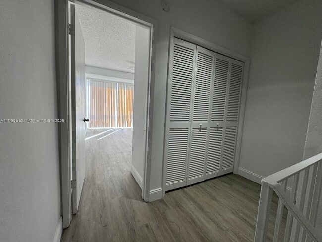 Building Photo - 9155 Fontainebleau Blvd