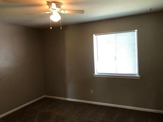 Building Photo - 1411 Lazy Brook