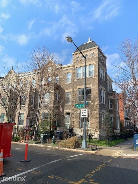 Building Photo - 1 br, 1 bath Townhome - 1003 Otis Pl NW
