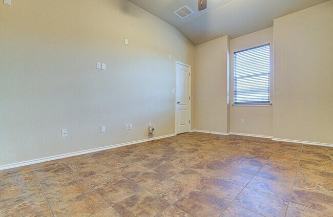 Building Photo - 1808 McClannahan Dr