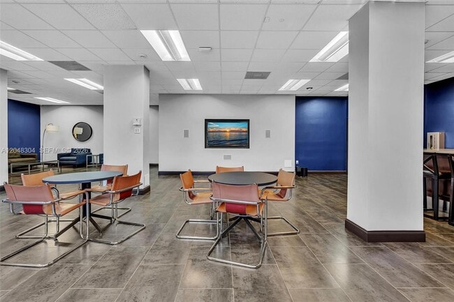 Building Photo - 3375 N Country Club Dr