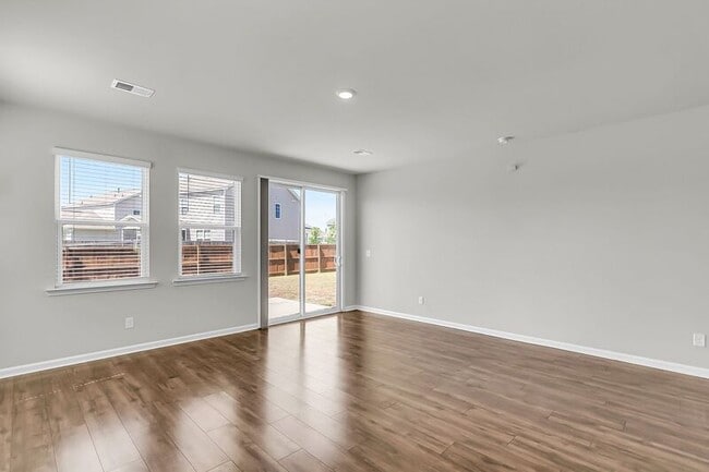 Building Photo - 425 Ribiero Dr