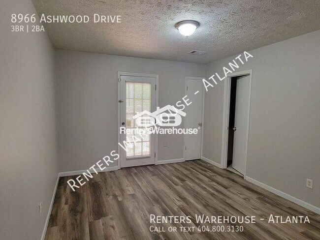 Building Photo - 3 Bedroom Ranch floorplan on wooded lot in...
