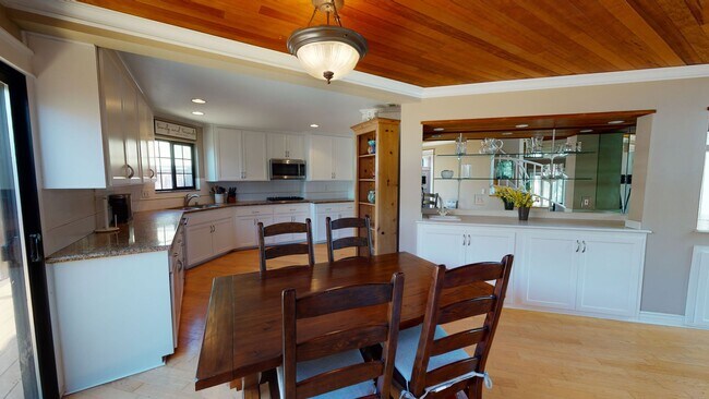 Building Photo - Spacious Unfurnished Home near Coronado's Schools available for Long Term Lease!