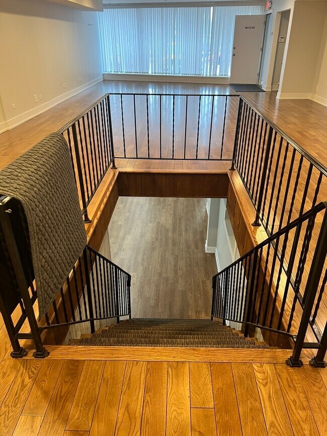 Building Photo - 3909 W Howard St