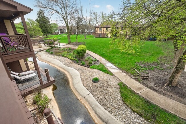 Building Photo - 1700 Lakecliffe Dr