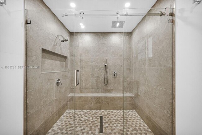 Building Photo - 820 E Cypress Ln