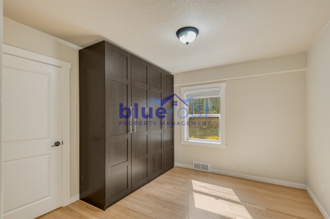 Building Photo - 10626 NE Knott St