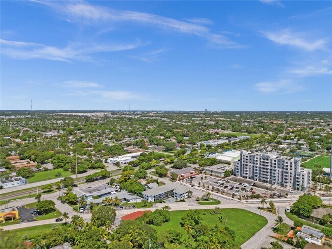 Building Photo - 114 SE 8th St