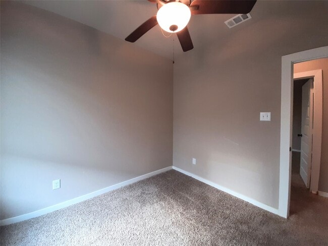 Building Photo - 9733 Grosbeak Ln
