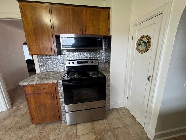 Building Photo - Farmhouse Short Term Partially Furnished (Available now through September)