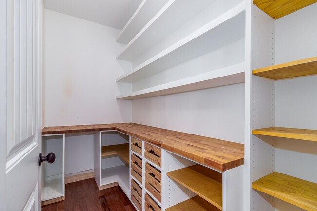 Building Photo - 4025-4025 Stowe Dr