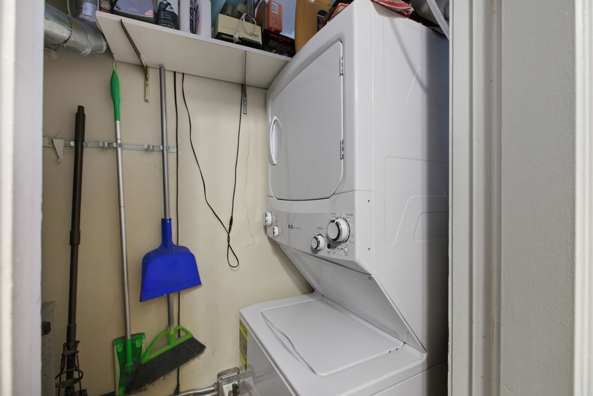 Building Photo - 1624 W Olive Ave