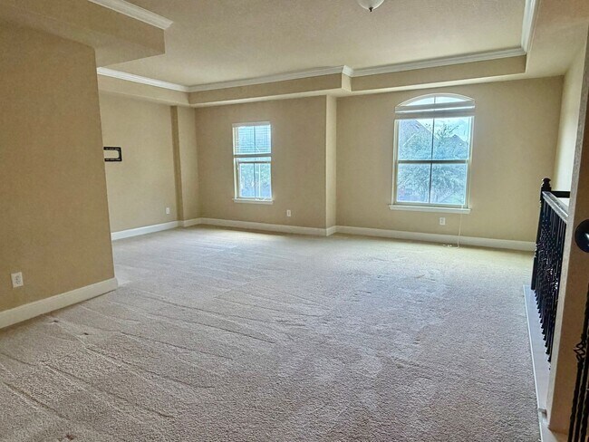 Building Photo - Welcome home to 621 Cavan!