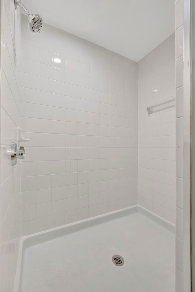 Building Photo - 8101 Resort Village Dr