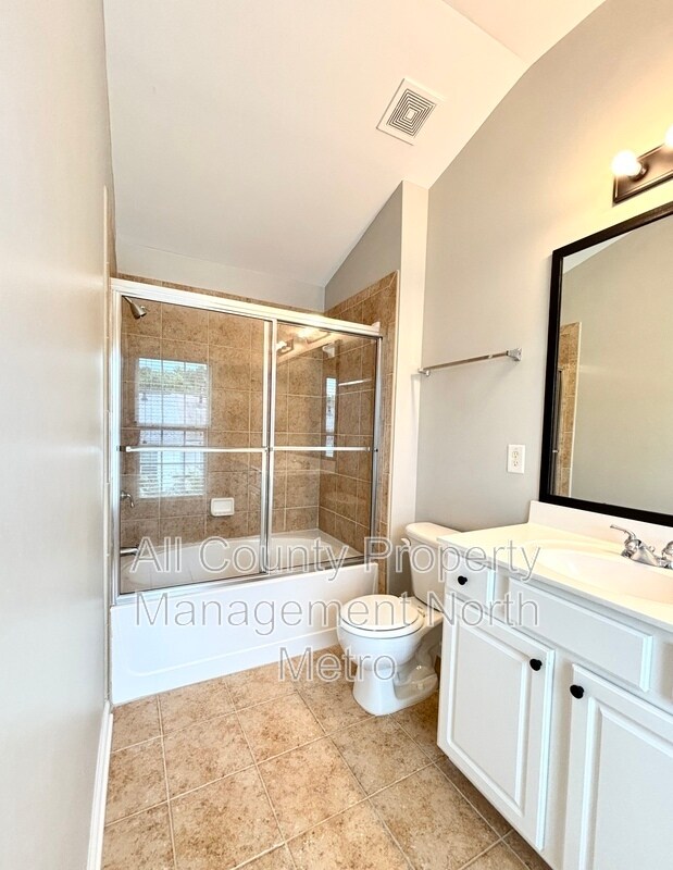 Building Photo - 1033 Thornborough Dr
