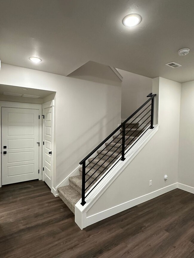 Building Photo - Stunning New 4 Bedroom Townhome in Idaho F...