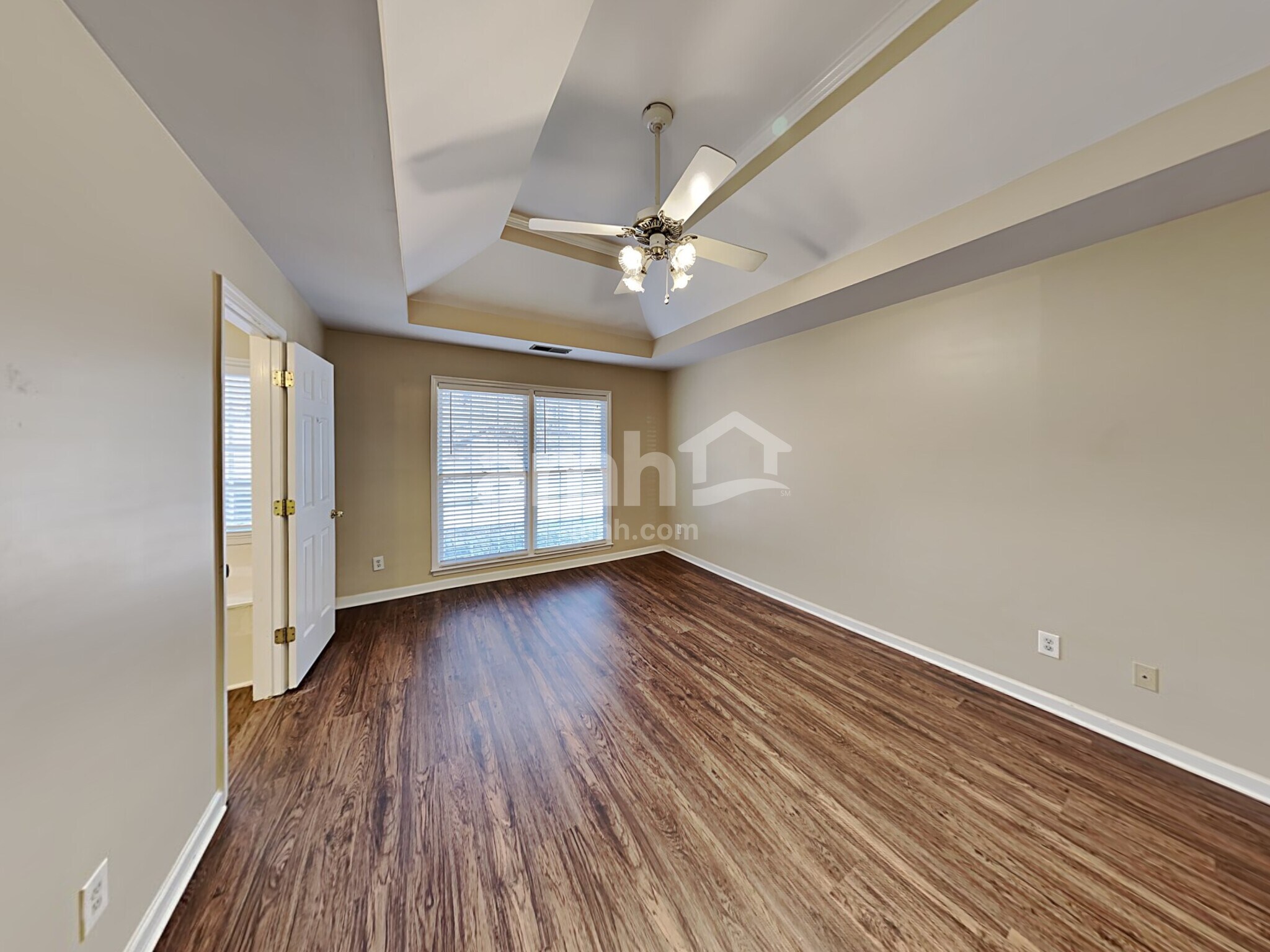 Building Photo - 201 Red Oak Ln