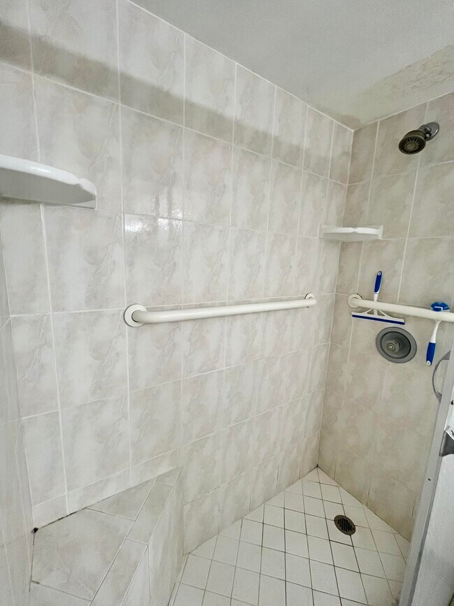 Building Photo - 301 Croton Ave