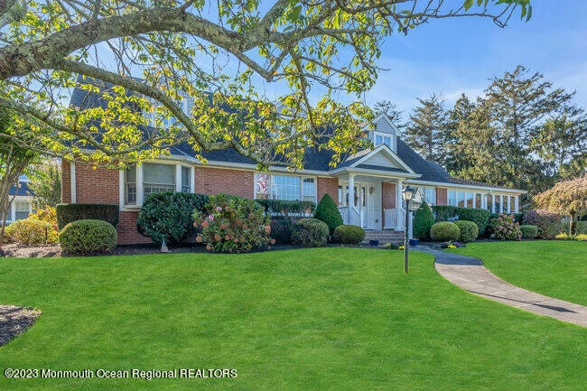 Building Photo - 809 W Lk Dr