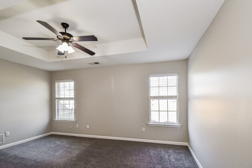 Building Photo - 7868 Ridgedale Dr