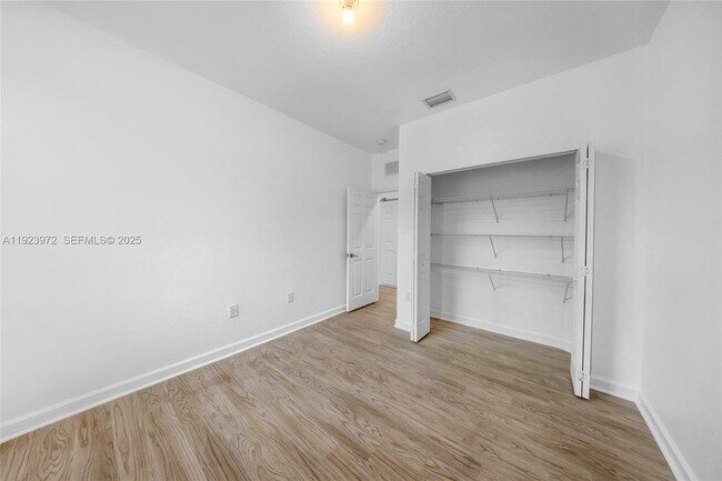 Building Photo - 268 NE 210th Way