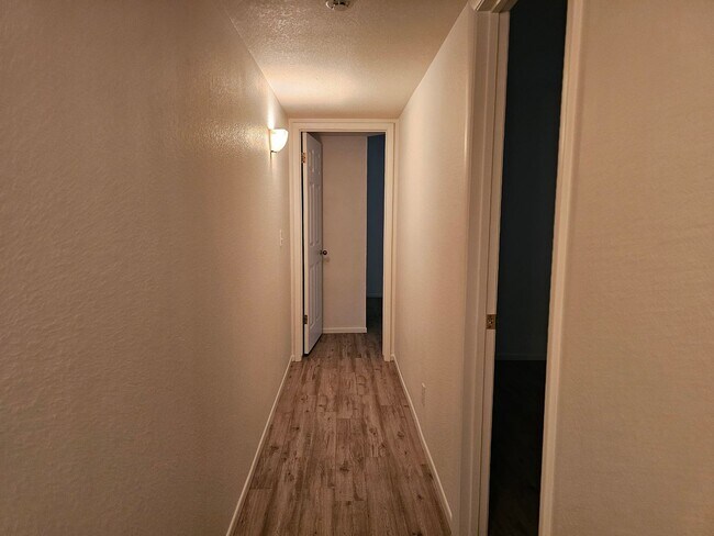 Building Photo - Unfurnished Long Term