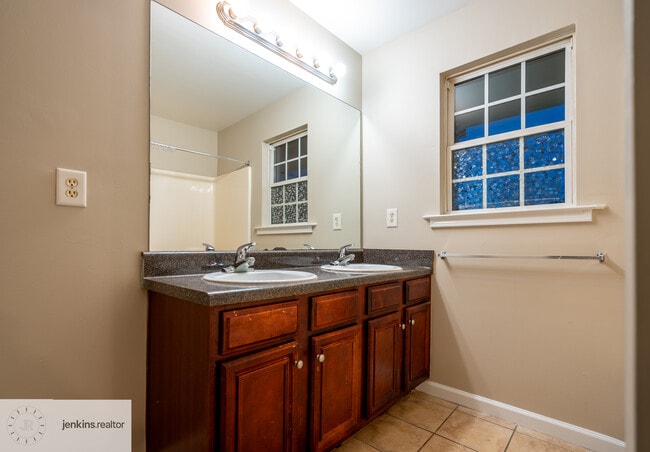 Building Photo - 1188 Ira St SW