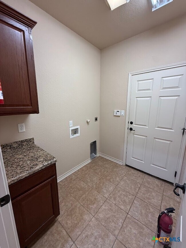 Building Photo - 976 Parkview Dr