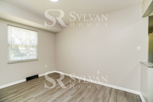 Building Photo - Prepare to fall in love with this 3 bedroo...