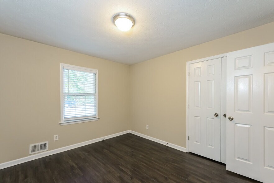 Building Photo - 1560 Cherry Hill Ct SW