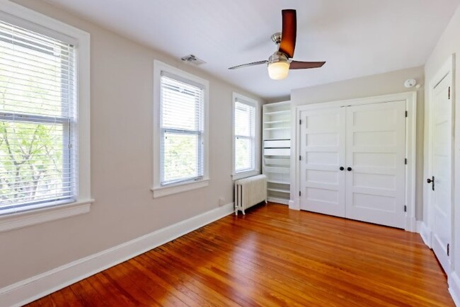 Building Photo - Rad Rowhome Right Near Stadium-Armory Metro!