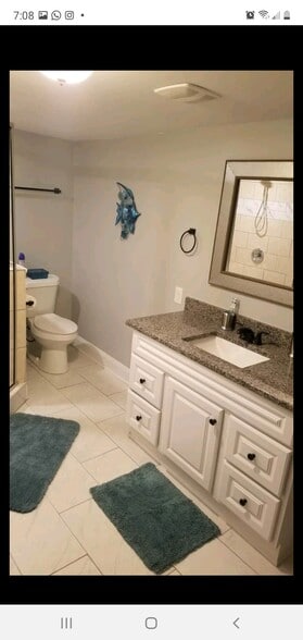 Master bathroom - 818 Lee Andrews Ave SE