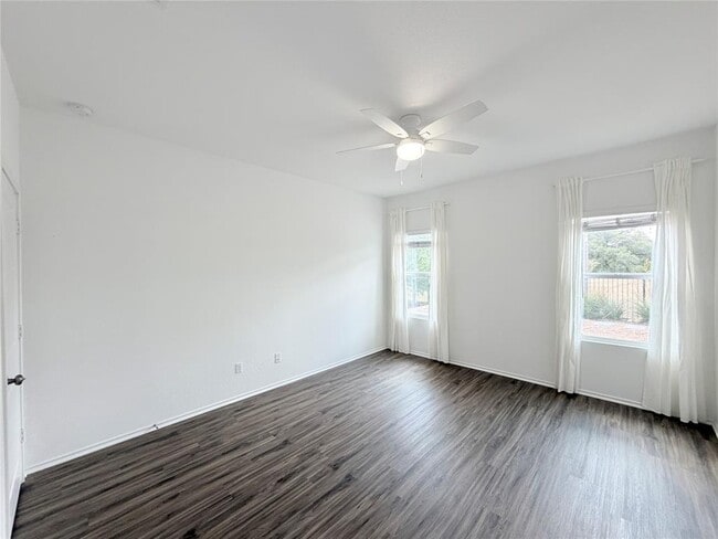 Building Photo - 928 Legends Ln