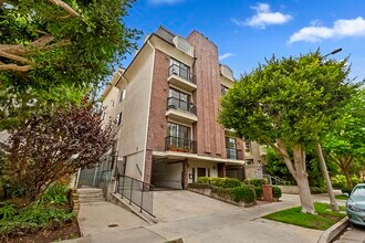 Building Photo - 1539 Greenfield Ave