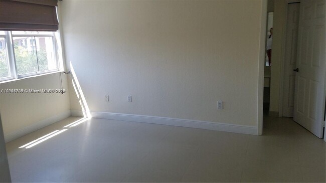 Building Photo - 6700 NW 114th Ave