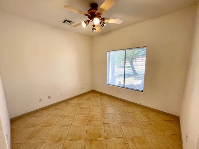 Building Photo - Large 2 Bedroom Home off the Parkway!