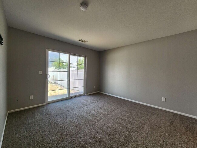 Building Photo - Great 3 Bed Ranch Style Home In Green Valley Ranch Neighborhood