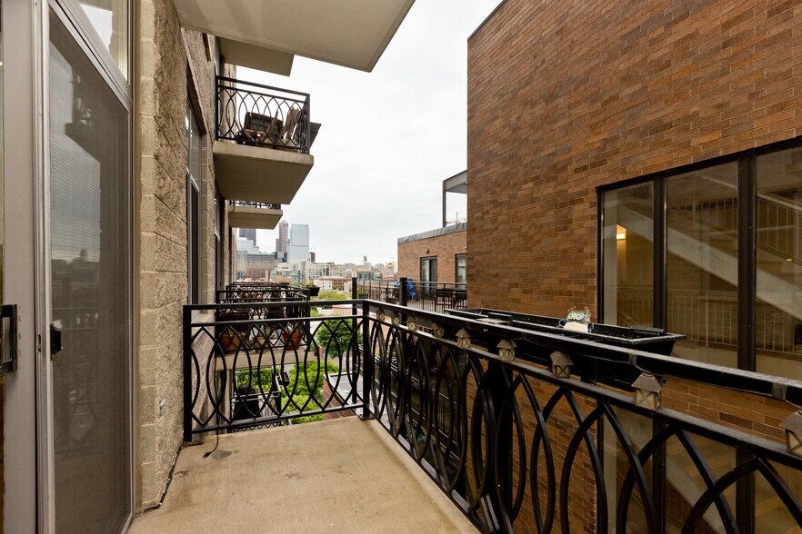 Building Photo - 1201 W Adams St