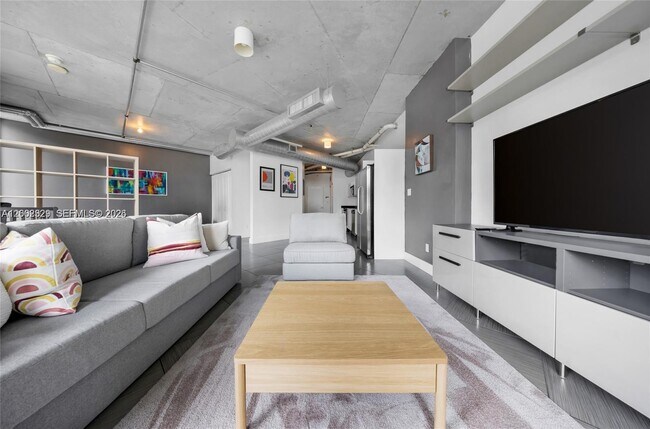 Building Photo - 690 SW 1st Ct