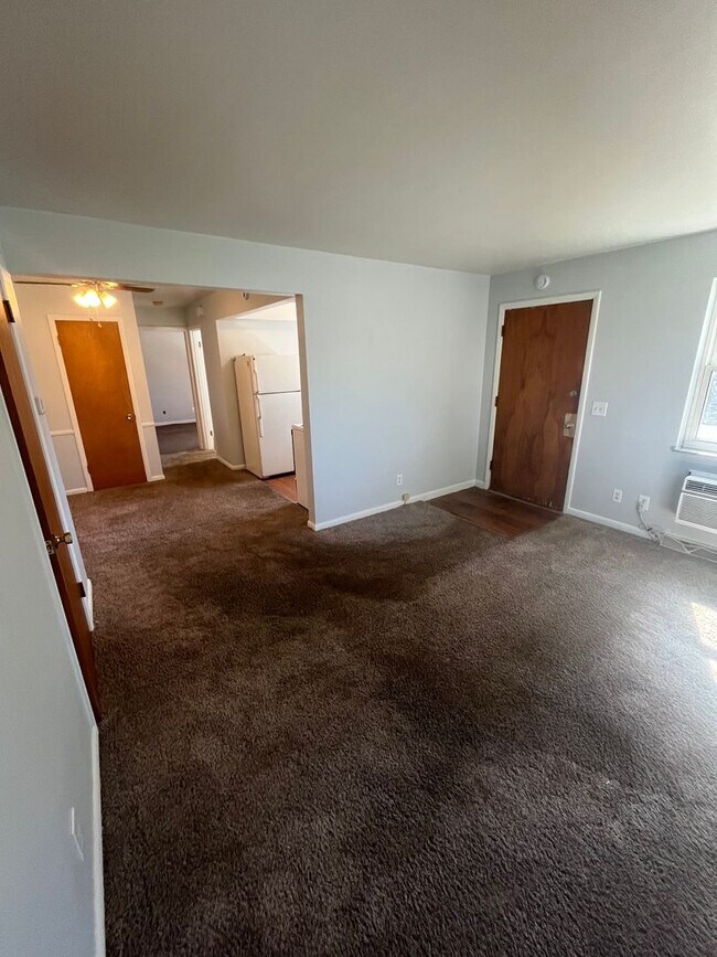 Building Photo - One Bedroom In Deer Park!