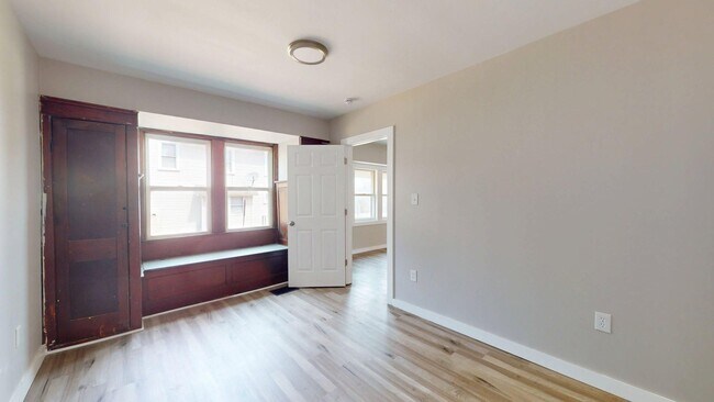 Building Photo - 134 N Arlington St