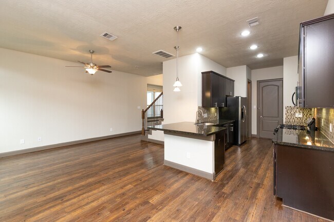 Building Photo - 87 Aventura Pl