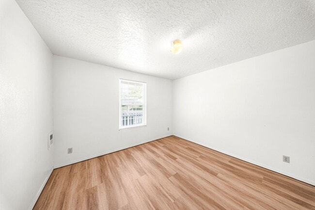 Building Photo - 600 N 2450 E
