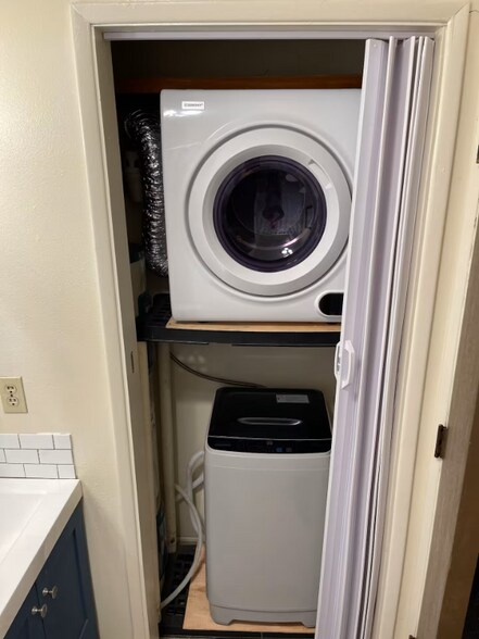 Building Photo - 1030 SE Main St