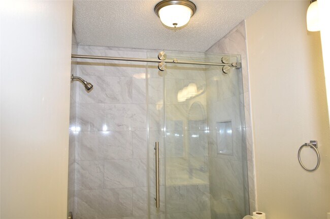 Building Photo - 2511 Maple Tree Ct