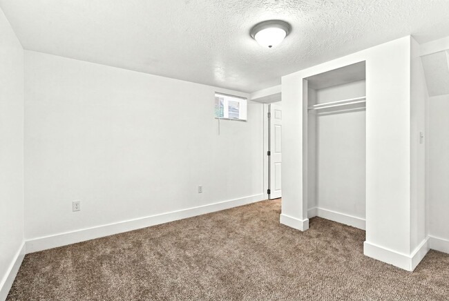 Building Photo - 5256 S 2000 W