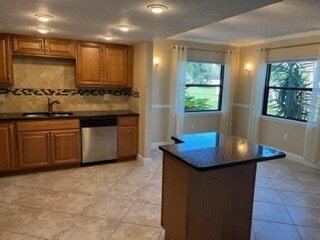 Kitchen - 2469 Twin Dr