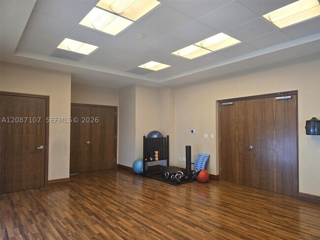 Building Photo - 1060 Brickell Ave