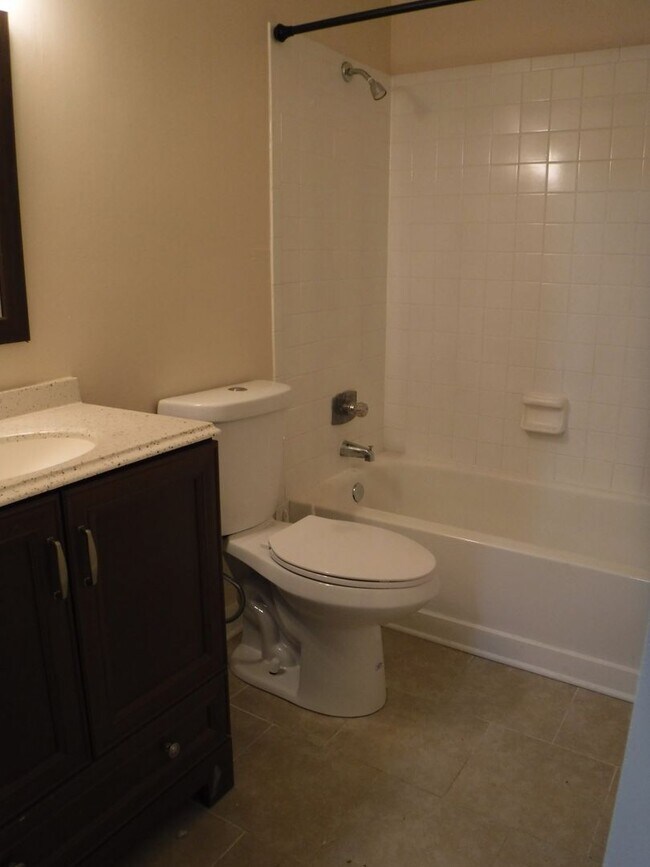 Building Photo - 2308 Sylvan Ct